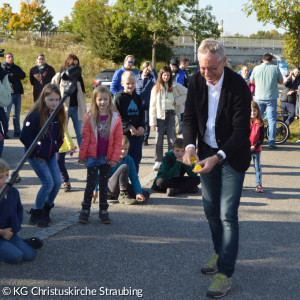 Schirmherr des Entenrennens
